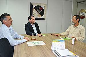 Dr. Wagner Sela, dr. Pedro Menegasso e dr. Eduardo Jorge na sede do CRF-SP