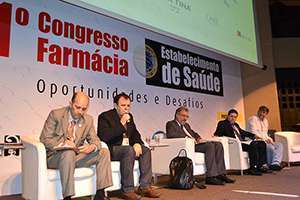Dr. José Miguel do Nascimento (DAF/MS), dr. Rogério Lopes (Febrafar), dr. Walmir de Santi (CFF), Renato Tamarozzi (ABCFarma) e dr. Ronald dos Santos (Febrafar)