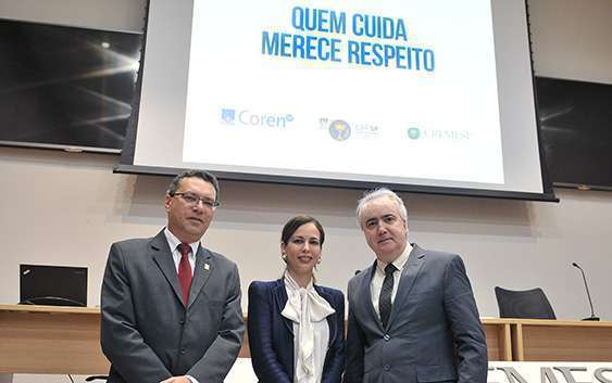 Dr. Marcos Machado, presidente do CRF-SP, Dra. Renata Pietro, presidente do Coren-SP e Dr. Lavínio Camarim, presidente do Cremesp. Foto: Elma Santos - Comunicação/CorenSP 