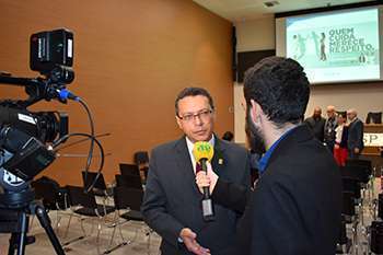 Dr. Marcos Machado durante a coletiva de imprensa 