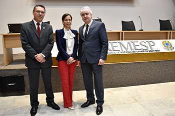 Dr. Marcos Machado, presidente do CRF-SP, Dra. Renata Pietro, presidente do Coren-SP e Dr. Lavínio Camarim, presidente do Cremesp  