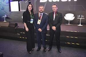 Dra. Danyelle Marini, diretora-tesoureira do CRF-SP; Dr. Sergio Mena Barreto, CEO da Abrafarma e Dr. Marcos Machado, presidente do CRF-SP