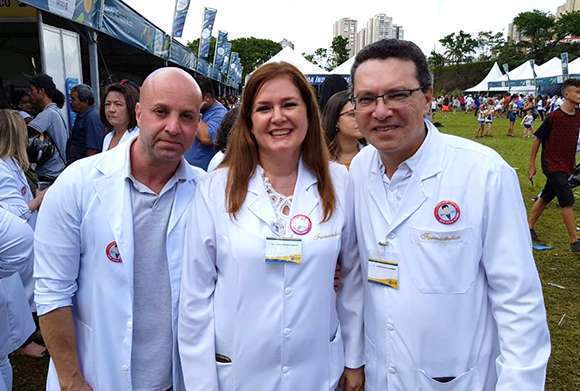 Dr. Henrique Bonfim, ministrante do CRF-SP, Dra. Marise Bastos, diretora regional de Ribeirão Preto e Dr. Marcos Machado, presidente do CRF-SP 