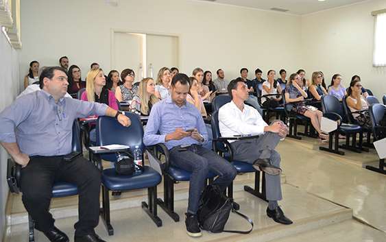 Público participa do Fórum no auditório do Centro de Atendimento Especializado na Saúde da Mulher (Caism) de São José do Rio Preto