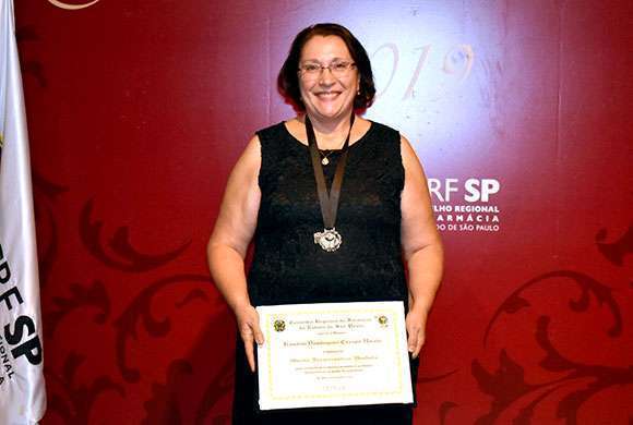 Dra. Rosario Dominguez Crespo Hirata, farmacêutica docente da FCF/USP