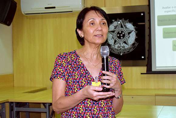 Dra. Sueli Ogata ministrou a palestra aos farmacêuticos 