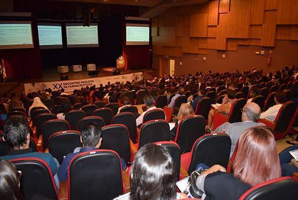 Auditório da Unip Paraíso reuniu cerca de 300 pessoas que acompanharam a programação do XX Encontro Paulista de Farmacêuticos