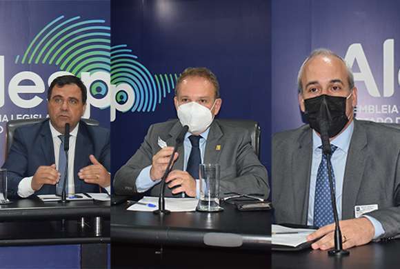 O deputado estadual Márcio da Farmácia, autor do PL 451;2021; Dr. Marcelo Polacow, vice-presidente do CRF-SP; e Dr. André Bedran Jabr, da ABCFarma