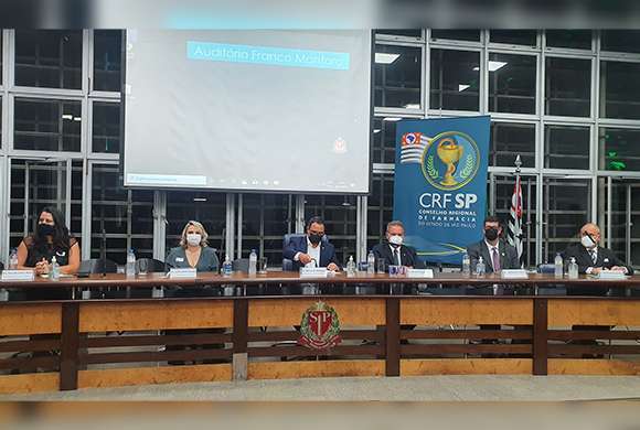 Mesa de abertura contou com a diretoria do CRF-SP, Dr. Alexsandro Macedo e o deputado Marcio da Farmácia