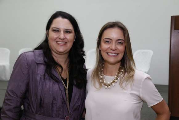 Dra. Danyelle Marini (diretora-tesoureira do CRF-SP) e Dra. Vanessa Mateus (presidente da Apamagis) 