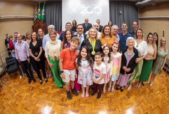 Familiares da Dra. Luciana Canetto presentes na solenidade realizada na Câmara Municipal de Piracicaba
