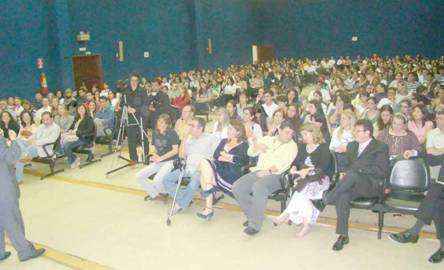 Mais de 300 participantes lotaram o auditório da Universidade São Francisco em Bragança Paulista