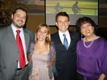 O diretor tesoureiro dr. Pedro Menegasso; a presidente dra. Raquel Rizzi; o vice-presidente dr. Marcelo Polacow; e a secretária-geral dra. Margarete Akemi