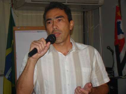Coordenador da Comissão Assessora de Saúde Pública do CRF-SP, dr. Israel Murakami