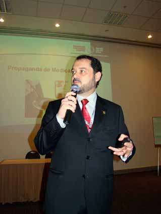 Propaganda de medicamentos foi tema de palestra apresentada pelo dr. Pedro Menegasso