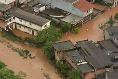 Vista aérea de S. Luiz do Paraitinga após as fortes chuvas que assolaram a cidade (Foto: Reprodução TV Globo)