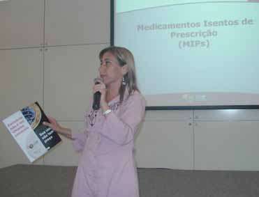 Durante palestra, dra. Raquel Rizzi defendeu prestação de serviços dentro da farmácia