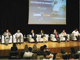 O CRF-SP discutiu em 2012 os novos rumos e a requalificação da dispensação de medicamentos. O momento é de reflexão e mudanças na área farmacêutica (Foto: Chico Ferreira / Agência Luz)