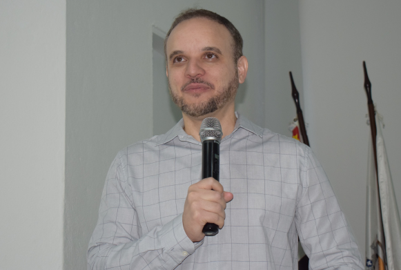 Dr. Felipe Tadeu Carvalho Santos, durante sua palestra
