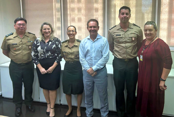 Visita de oficiais farmacêuticos estreita parceria para aprimoramento e divulgação da carreira militar