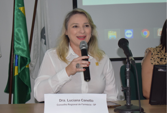 A vice-presidente do CRF-SP e coordenadora do Comitê de Apoio ao Serviço Público (CASP), Dra. Luciana Canetto